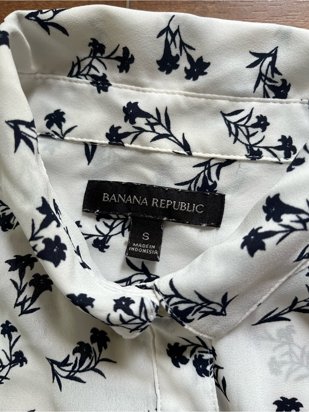 Banana Republic White Floral Print Button-Down Shirt - White/Navy - Picture 2 of 3